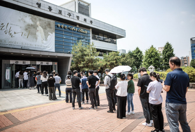 사전투표 둘째날…전국 화창, 남부에만 소나기[오늘날씨]