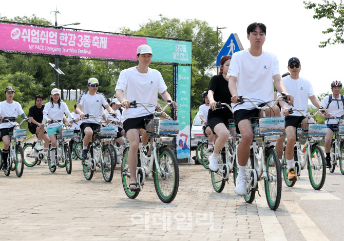 [포토] 한강3종 축제 자전거 타기