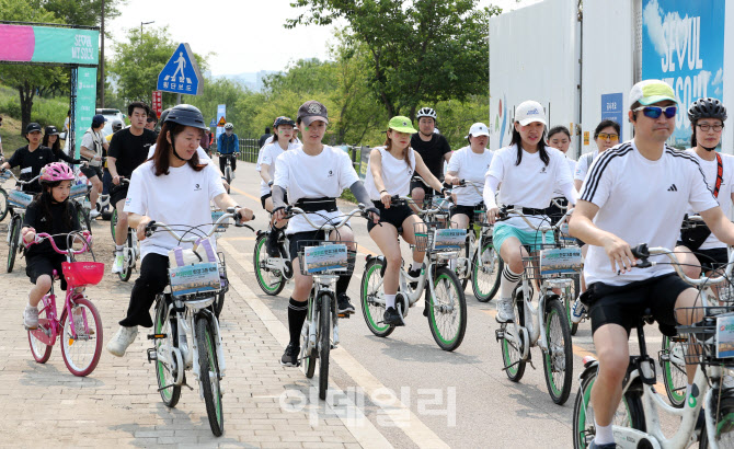 [포토] 2025 쉬엄쉬엄 한강3종 축제 자전거 타기