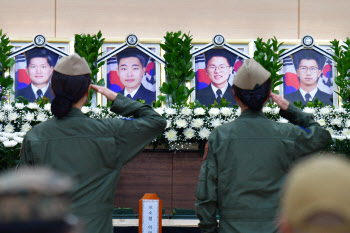 해군 초계기 사고 당시 모습…갑자기 확 꺾여 수직낙하