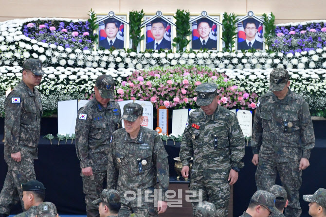 해군, 해상초계기 순직 승무원 영결식…"숭고한 희생 기억할 것"