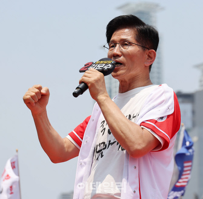 [포토]김문수 국민의힘 대선 후보, 주먹 불끈