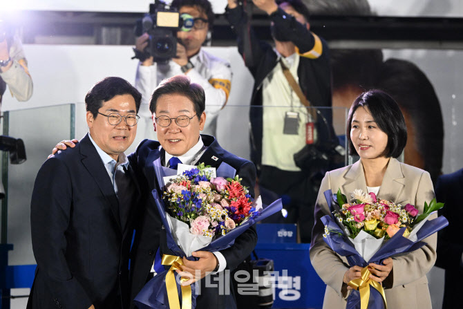 [포토]이재명, '제21대 대통령 당선 확실'