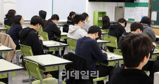 평가원 “수능 6월 모평, 변별력 확보토록 공교육서 출제”