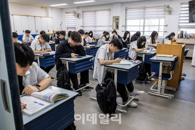 [포토]6월 모의고사 준비하는 고3 수험생들