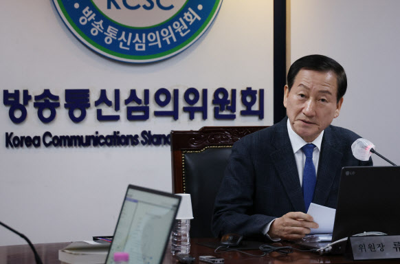류희림 방심위 위원장 사직서 재가···사의 표명 40일 만