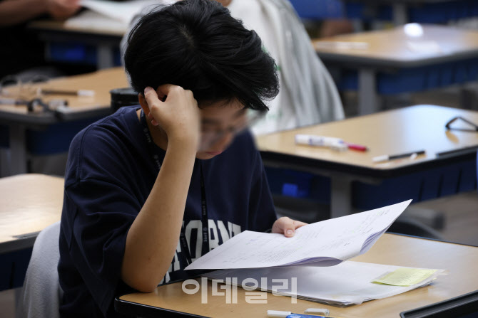 [포토]6월 평가원 모의고사 앞둔 재수생