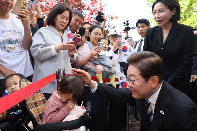 17개 시·도지사 “李 대통령 당선 축하, 개헌 추진 등 건의”