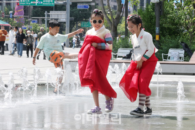 [포토]도심 속 더위 잊게 해주는 분수대