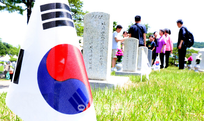 [포토]현충원 추모의 발길