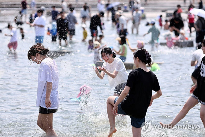 주말 33도 무더위에 ‘자외선 폭격’…서울도 한여름 시작