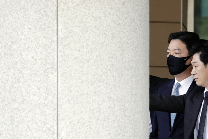 경찰, '비화폰 삭제 정황' 대선 후 김성훈 전 경호처 차장 재소환
