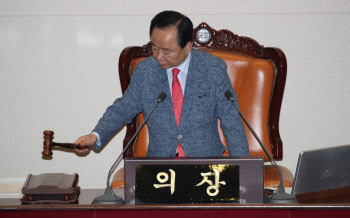 “개헌은 대통령 힘 있을 때만 가능…선거·국민투표는 분리해야”[만났습니다①]