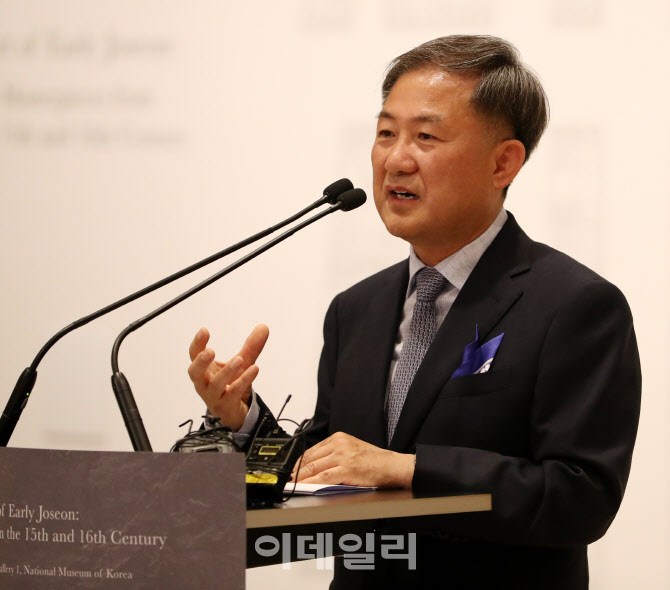 [포토] '새 나라 새 미술' 특별전 인사말하는 김재홍 관장