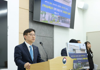 "선생님, 돈 없다면서요?"…비밀 금고·명품 쇼핑 딱 걸렸다