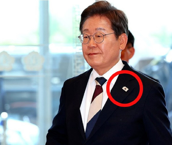 ‘찢어진 태극기’ 단 이재명 대통령 고발에…“그냥 웃는다”