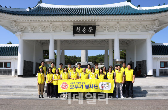 오뚜기, ‘호국보훈의 달’ 맞아 현충원 정화 임직원 봉사활동
