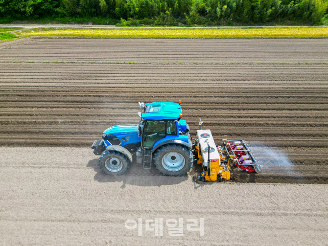 LS엠트론, 국내 최고 마력 MT9 자율작업 트랙터 출시