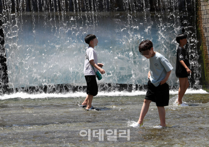 [포토] 서울시, 청계청 물 첨벙첨벙 행사