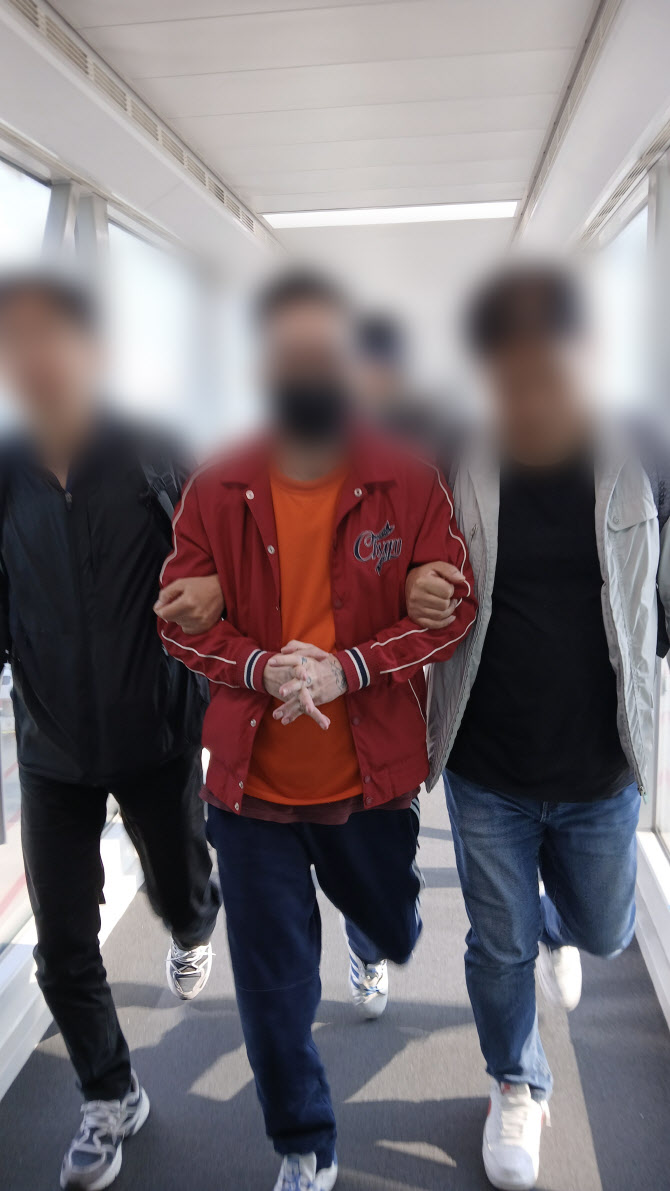 '아동·청소년 성착취물 배포' 50대 남성, 에콰도르서 송환