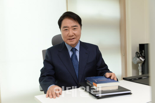 동교동계 원로 이석현 "지금이 개헌 적기"[인터뷰]