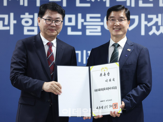 [포토]이해식 더불어민주당 의원, 정치행정분과장 위촉