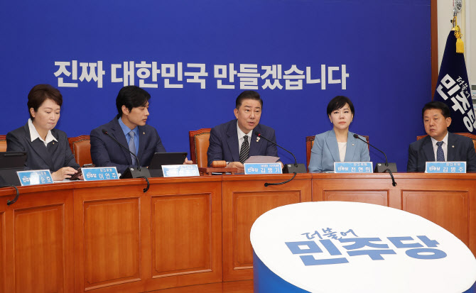 與 “추경, 보편적 지원 필요…당정 협의 거칠 것”