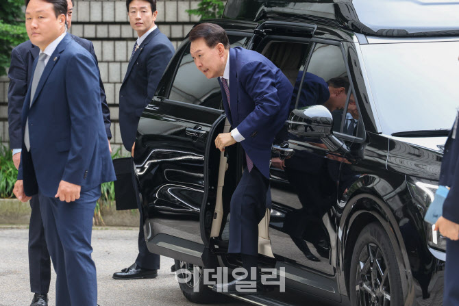 [포토]법원 출석하는 윤석열 전 대통령