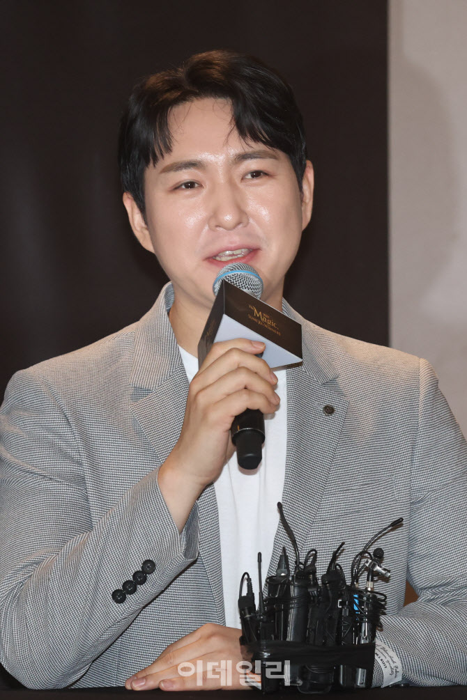 [포토]테너 이기업 "군악대에서 만난 조수미 선배님과 함께"