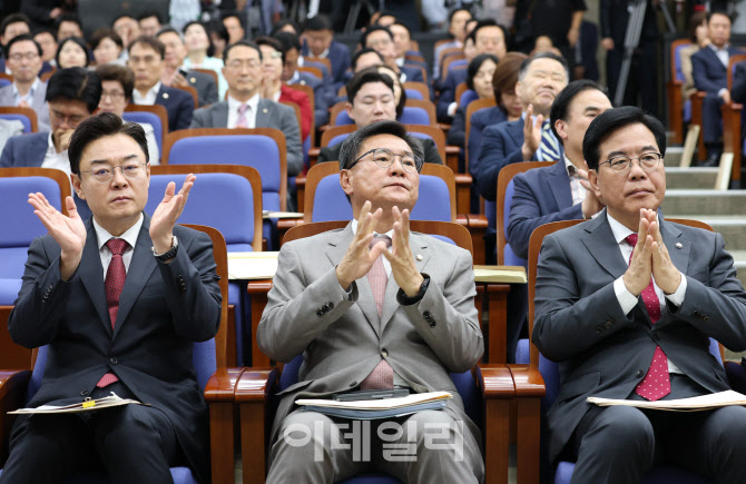 [포토]김성원-이헌승-송언석, '새 원내대표는 누구?'