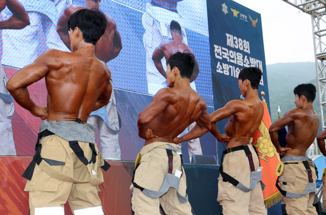 [포토] '몸짱 소방관은 나'