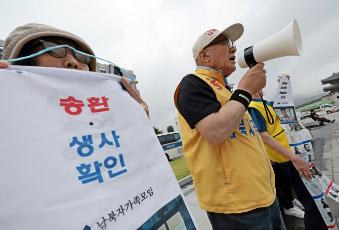'대북전단 막아라'…8·15까지 법 개정에 순찰도 강화