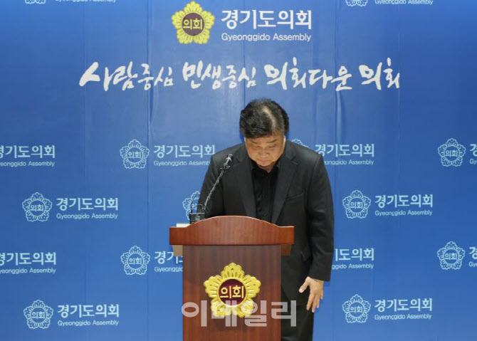 성희롱 논란 국힘 경기도의회 의원, 이번엔 ‘선거 개입’ 파문