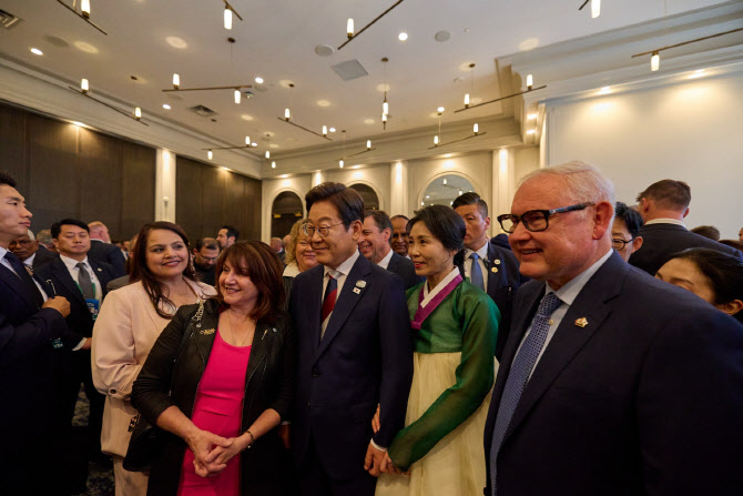 [포토] 이재명 대통령 부부, G7 리셉션 참석