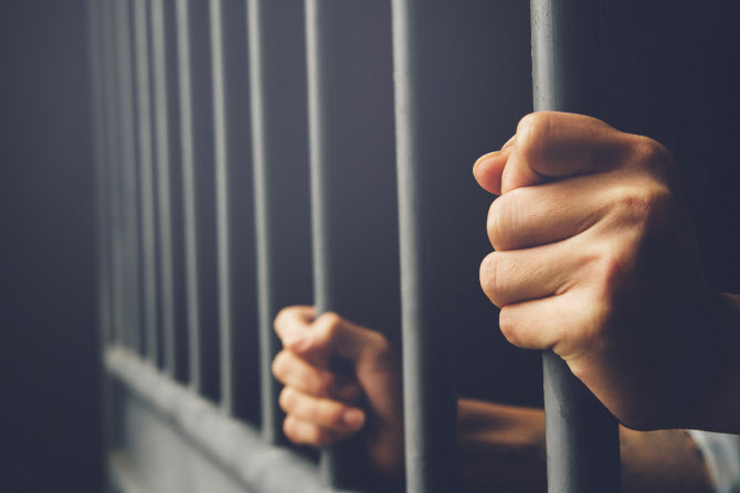 10대 의붓딸 수차례 성폭행한 60대 계부…경찰, 구속영장