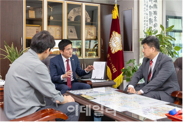 HDC현산, 용산구의회 의장 면담…용산정비창 수주 총력