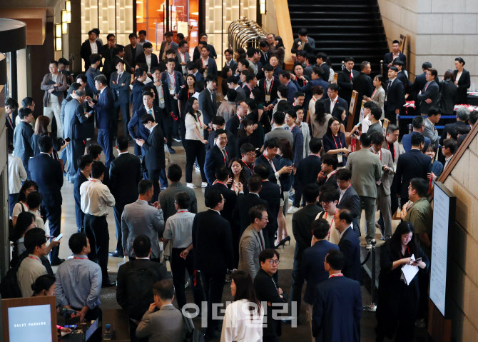 [포토] 뒤집힌 인구 피라미드 '축의 전환' 길을 찾다