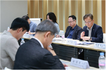달러 위조지폐 발견건수 증가…"경각심 가져야"