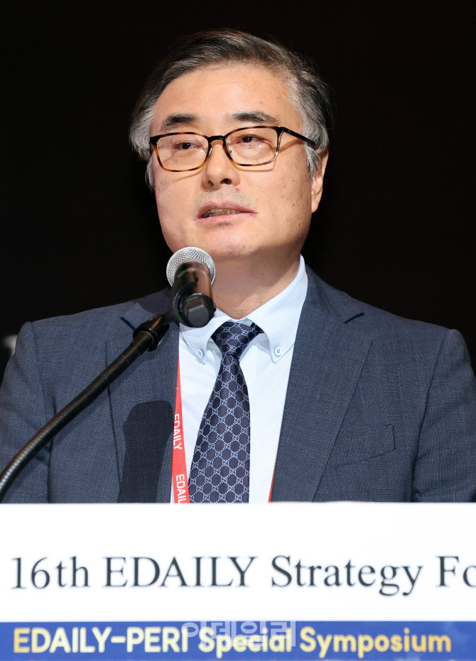 [포토]발표하는 이영 한국조세재정연구원장