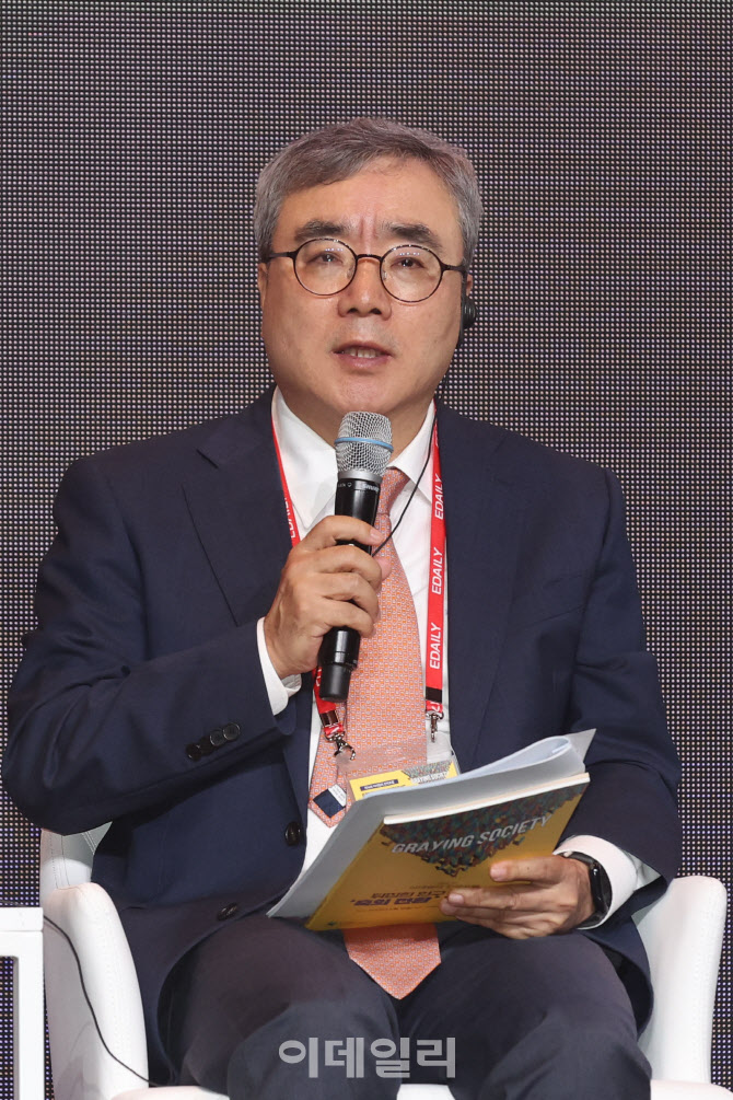 "부모세대보다 못사는 세대…웰빙 중요한데 아이 낳아라?”[ESF2025]