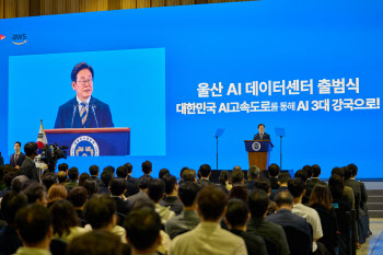 李대통령 “울산 제조업 역량에 데이터 기술 결합…미래 더 밝아질 것”