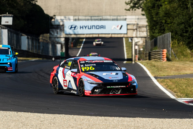 현대차 ‘더 뉴 아반떼 N TCR’, TCR 월드투어 3라운드 우승