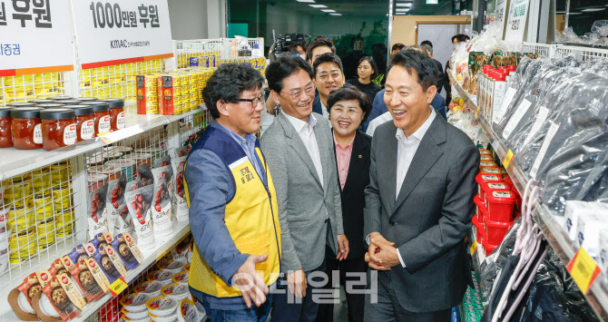 [포토] '온기창고 3호점' 개소식 참석한 오세훈 시장