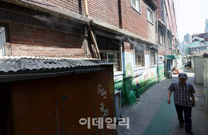 [포토] 폭염 속 쿨링포그 가동