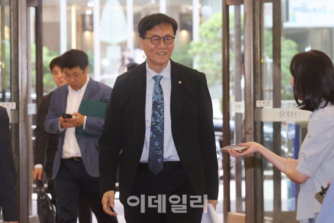 [포토]미소짓는 이창용 한국은행 총재