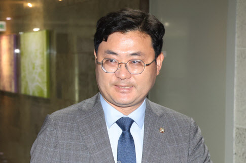 與 "자본시장 활성화 대책 중장기 로드맵 마련…단계적 추진"
