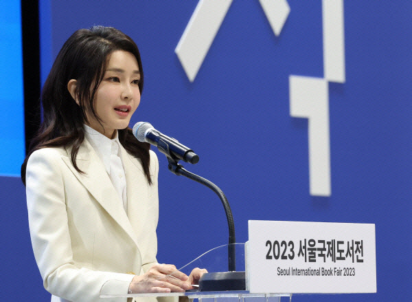 민중기 특검팀, 김건희 사건 이첩 요청…소환은 "차차 진행"(종합)