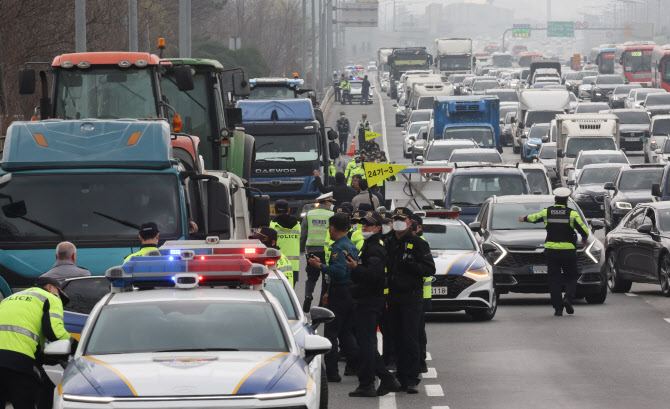 車보험 손해율 82.7%, 1년새 2.9%p↑…업계 ‘손해율 방어전’