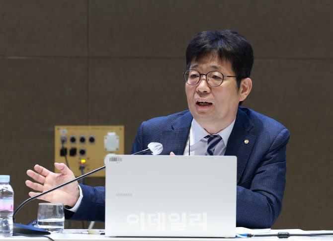 유상대 부총재 "현 금리 중립금리 범위 중간…집값 예의주시"