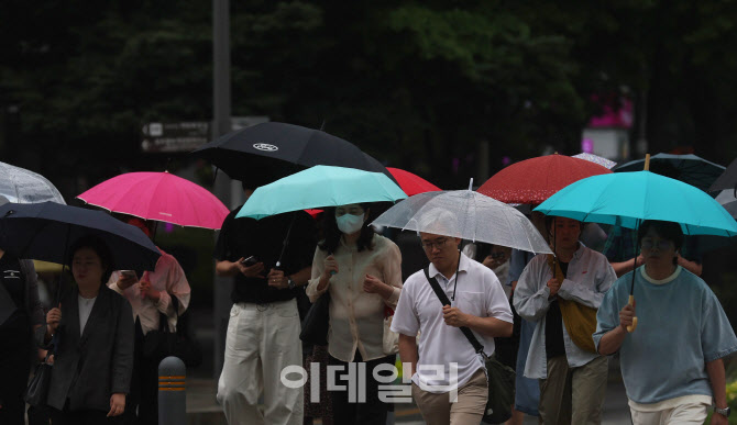 [포토]장맛비 내리는 출근길